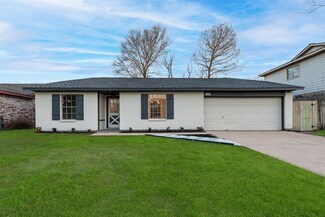 9904 Sparrow St, La Porte, TX 77571
