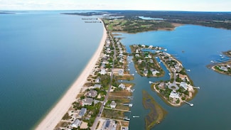 132 Cold Spring Point Rd, Southampton, NY 11968