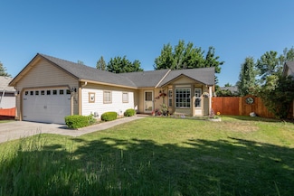 2766 SW Reindeer Ave, Redmond, OR 97756