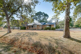 221 E Willowbrook St, Andover, KS 67002