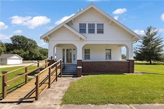 400 Parkway St, Hardin, MO 64035