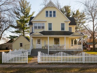 517 W North St, Plainfield, WI 54966