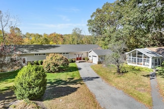 553 Hosner Mountain Rd, Stormville, NY 12582