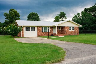 415 W Pine St, Andrews, SC 29510