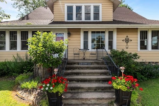 105 S Elizabeth St, Weyauwega, WI 54983