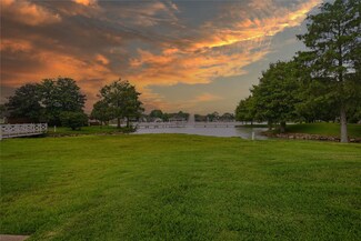 815 Woodfern Glen Ln, Pearland, TX 77584