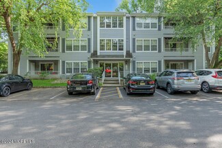 1801 Tanglewood Ct, Helmetta, NJ 08828