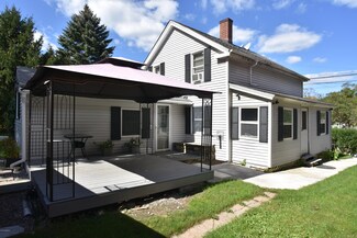 224 Pleasant St, Housatonic, MA 01236