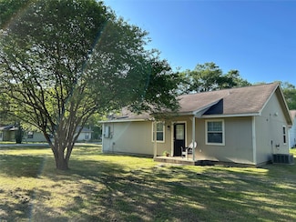 302 Alliance St, Waller, TX 77484