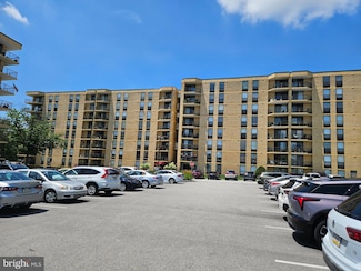 666 W Germantown Pike Unit 1716, Plymouth Meeting, PA 19462