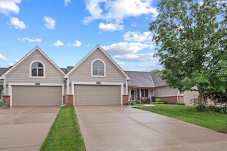 5079 Clintonville Pines Dr, Clarkston, MI 48346