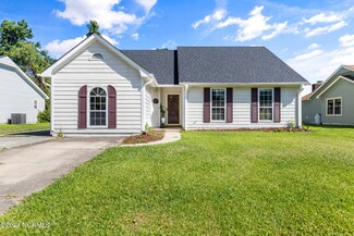 2604 Idlebrook Cir, Midway Park, NC 28544