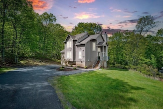 2210 Camelback Dr, Tannersville, PA 18372