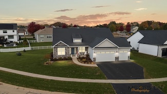 1435 Beach Ln, Sycamore, IL 60178