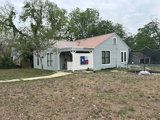 905 Tivy St, Kerrville, TX 78028