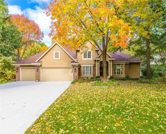5401 Forest Dr, Johnston, IA 50131