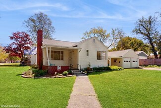 1200 Mohawk Ln, Saint Joseph, MI 49085