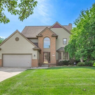 3956 Highlander Way E, Ann Arbor, MI 48108