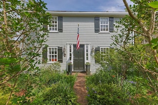 248 Bradford St, Provincetown, MA 02657