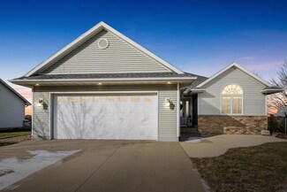 802 Juniper Dr, Independence, IA 50644