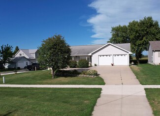 219 E Greene St, Castalia, IA 52133