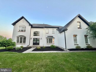 8 Corbin Dr, Exton, PA 19341