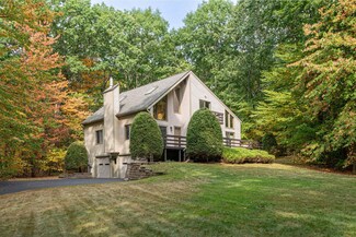 41 Seasons Ln, Londonderry, NH 03053