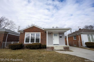 18011 Curtain Ave, Eastpointe, MI 48021