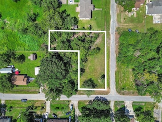 6718 Overton St, Hitchcock, TX 77563
