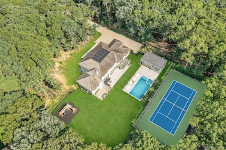 1552 Deerfield Rd, Water Mill, NY 11976