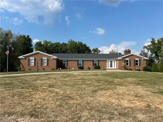 391 Hillcrest Dr NE, New Philadelphia, OH 44663