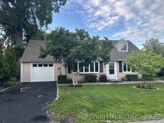 16 Neponsit St, Stamford, CT 06902