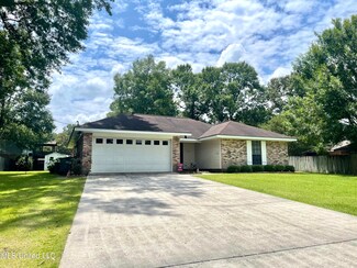 1415 E Lakeshore Dr, Carriere, MS 39426