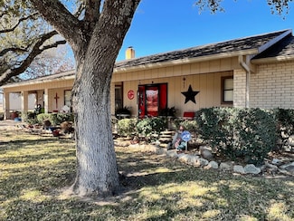 113 Bogey Cir, Comanche, TX 76442