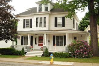 34 Oak St, Springvale, ME 04083