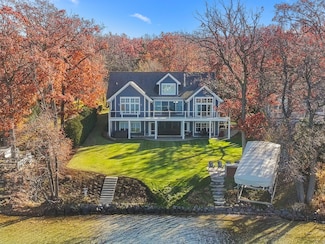 1615 E Lake Shore Dr, Twin Lakes, WI 53181