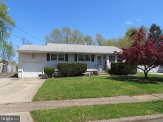 200 Dogwood Rd, Beverly, NJ 08010