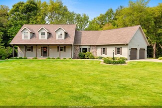 2977 Ruby Ridge Ct, Suamico, WI 54313