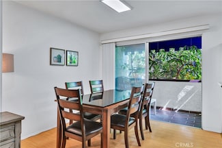 18530 Hatteras St Unit 220, Tarzana, CA 91356