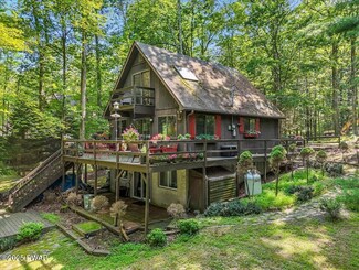 220 Fawn Lake Dr, Hawley, PA 18428