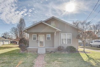 616 W Henry St, Staunton, IL 62088