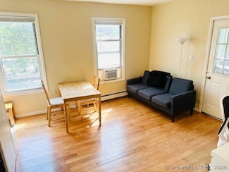 892 State St, New Haven, CT 06511
