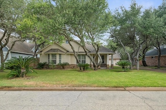 108 Marion Dr, Rockport, TX 78382