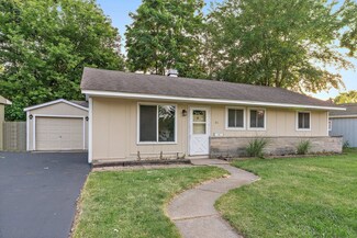 86 Hickory Dr, Carpentersville, IL 60110