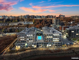 3 Somerset Ln Unit 518, Edgewater, NJ 07020