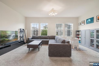 4 Marshall Ln, Wood Ridge, NJ 07075