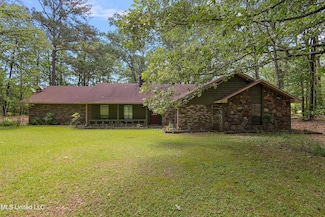 406 Springwood Cir, Terry, MS 39170