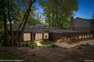 4355 Middleton Dr, Bloomfield Hills, MI 48302