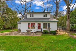 1121 S Lakeshore Rd, Carsonville, MI 48419