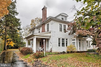 224 W Main St, Leola, PA 17540